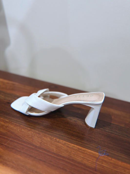 Betts Mules | 10 - White